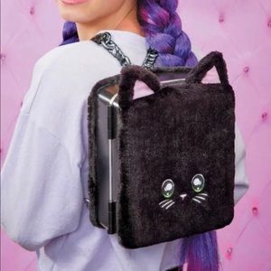 Na! Na! Na! Surprise backpack